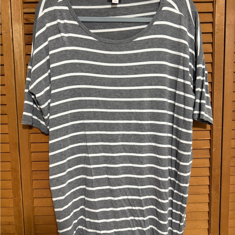 Gray and White LulaRoe IRMA XS